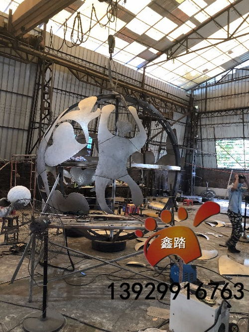 廣場大型不銹鋼鏤空球雕塑制作前篇 設(shè)計(jì)理念與工程考量